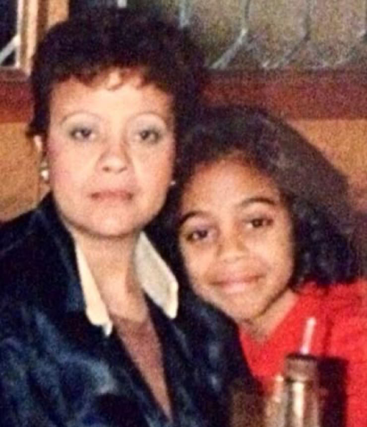 Young Zoe Saldana Oscar-winning black actress, and her mom